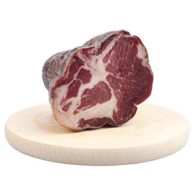 Capocollo di Cirigliano stagionato, prodotto da allevamenti locali e lavorato con peperoni, sale e pepe secondo la tradizione lucana. Presidio Slow Food.