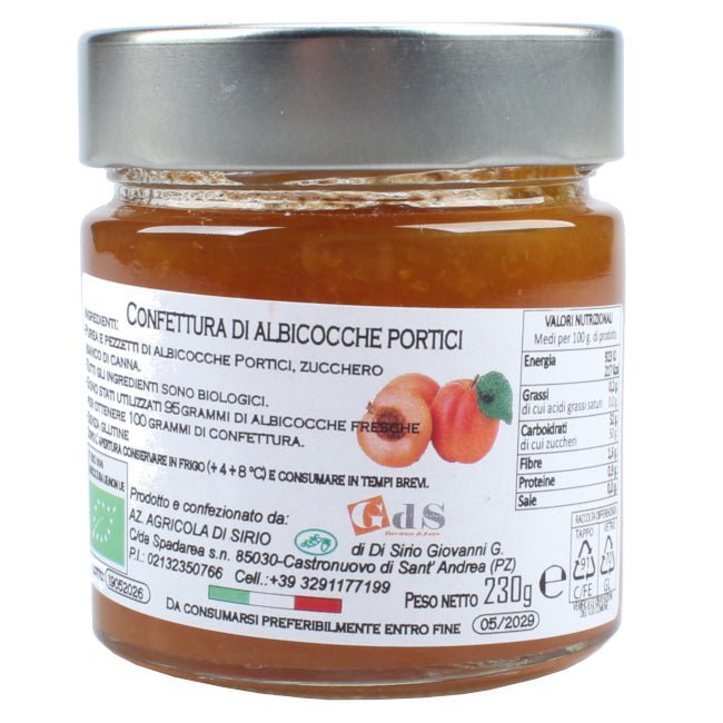 Vasetto di confettura artigianale di albicocche biologiche di Castronuovo di Sant'Andrea, preparata con frutta fresca lavorata subito dopo la raccolta. Prodotto Biologico della Basilicata.