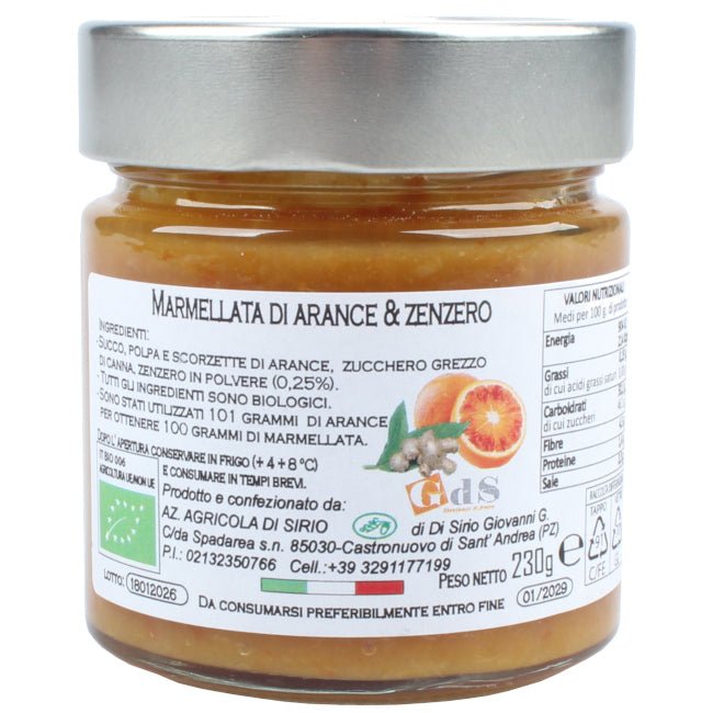 Vasetto di marmellata di arance e zenzero con scorze di arancia tagliate a mano, poco zucchero e ingredienti biologici selezionati.