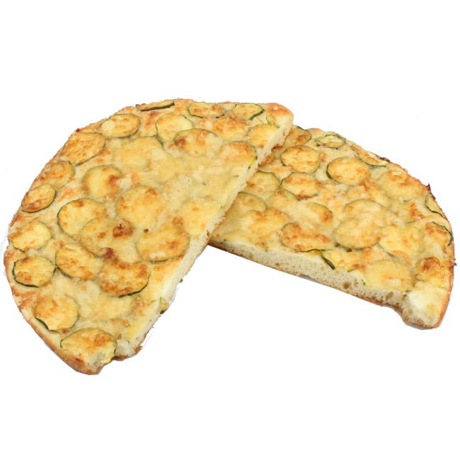 Interno morbido della focaccia zucchine e formaggio con farcitura abbondante e ingredienti genuini