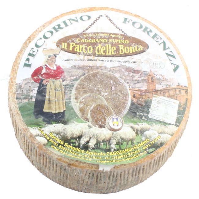 Formaggio di Forenza Caggiano Summo prodotto con latte crudo di pecora proveniente da allevamenti al pascolo nelle colline lucane, stagionato naturalmente secondo la tradizione casearia della Basilicata.