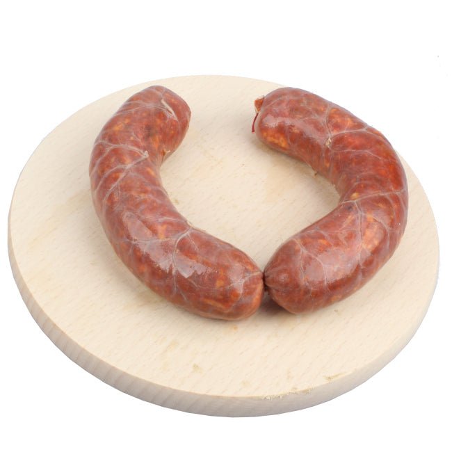 Dettaglio della salsiccia fresca di Corleto Perticara, insaccato artigianale della Basilicata ottenuto da carni selezionate e condito con spezie tipiche del territorio.