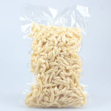 Caserecce di pasta fresca artigianale, ottenute da semola di grano duro nel laboratorio di Laurenzana.