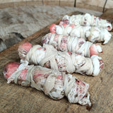Gnummaredd lucani cotti alla brace, involtini di frattaglie di agnello della cucina tradizionale lucana, pugliese e del Sud Italia