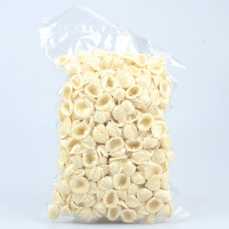 Orecchiette artigianali di pasta fresca, realizzate a mano con semola di grano duro a Laurenzana.