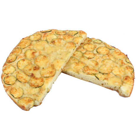 Interno morbido della focaccia zucchine e formaggio con farcitura abbondante e ingredienti genuini