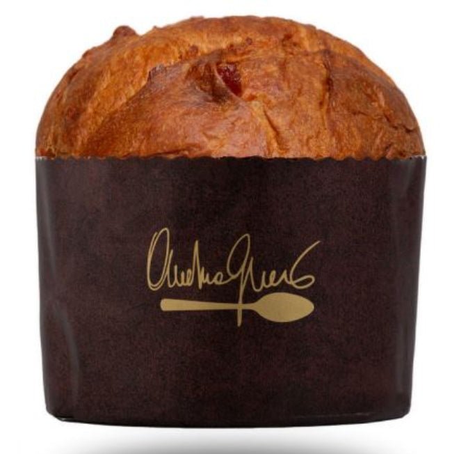 Panettone soffice e profumato di Andrea Gnoni con cioccolato al limone e olio extravergine d’oliva, realizzato artigianalmente in Basilicata.