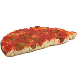 Trancio di pizza con peperoni rossi e gialli preparata secondo la tradizione lucana