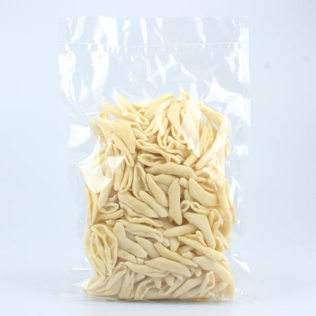 Strascinati di pasta fresca di semola di grano duro, lavorati a mano nel laboratorio artigianale di Laurenzana.