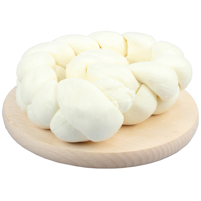 Treccia fresca artigianale del Caseificio Piano della Spina, formaggio a pasta filata realizzato con latte del territorio, dalla consistenza morbida e dal colore bianco latte.