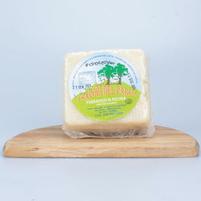 Formaggio di Pecora della Val Camastra della Basilicata con Pistacchio