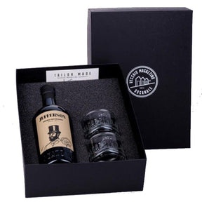 Bottiglia di Amaro Importante Jefferson, amaro artigianale calabrese dal colore ambrato e dalle intense note agrumate ed erbacee